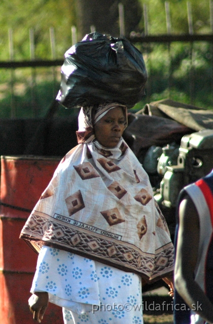 DSC_0980.JPG - Swahili woman