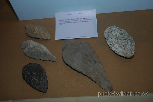 DSC_0115.JPG - Handaxes