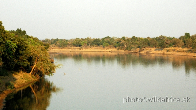 DSC_1326.JPG - The Luangwa River is 700 km long and is one of the three main tributaries of mighty Zambezi River.