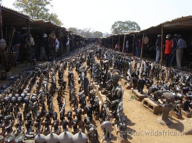 P9201185.JPG - Victoria Falls town market is the best in Africa. Quality and quantity is hardly comparable.