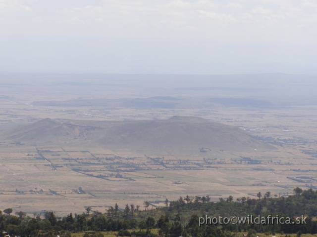 P8180133.JPG - The floor of the Rift Valley