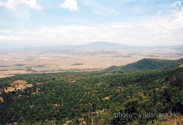 RIFT01.JPG - Mount Suswa, Rift Valley viewpoint