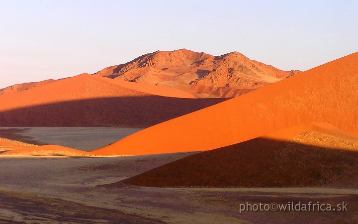 P1010277.JPG - Sossusvlei Dunes - a photographers paradise