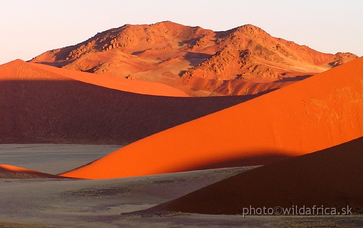 P1010291.JPG - Sossusvlei Dunes - a photographers paradise