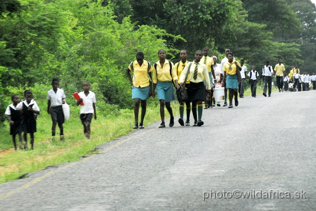 _DSC1960.JPG - On the way to schools