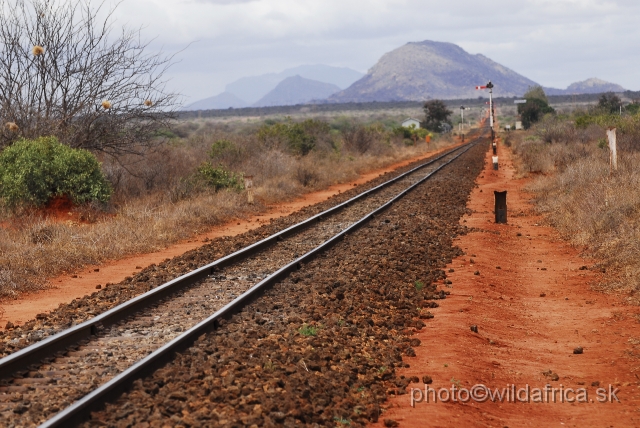 _DSC0836.JPG - The Lunatic Express railway runs from Mombasa through the deadly Tsavo to Nairobi and than to Kampala.